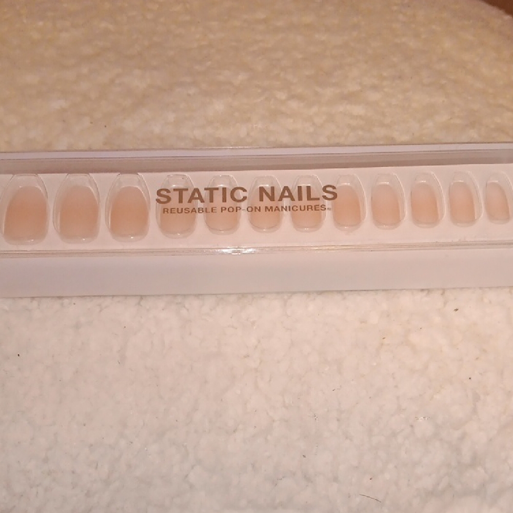 Static Nails Reusable Pop-On Manicures